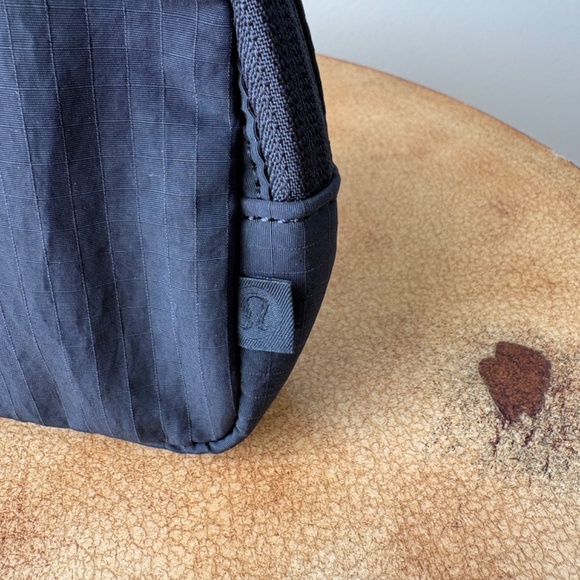 Lululemon Mini Belt Bag - Picture 5 of 8